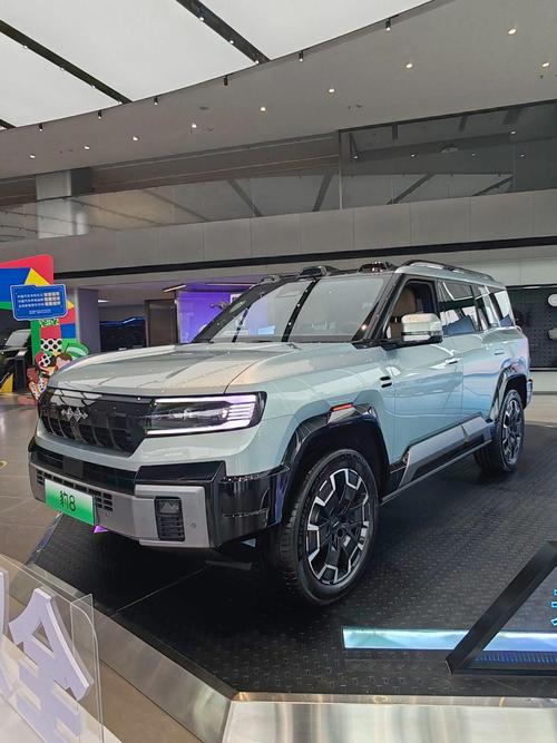 成都335比亚迪方程豹硬派越野的爆款，英菲尼迪35周年与你共成长